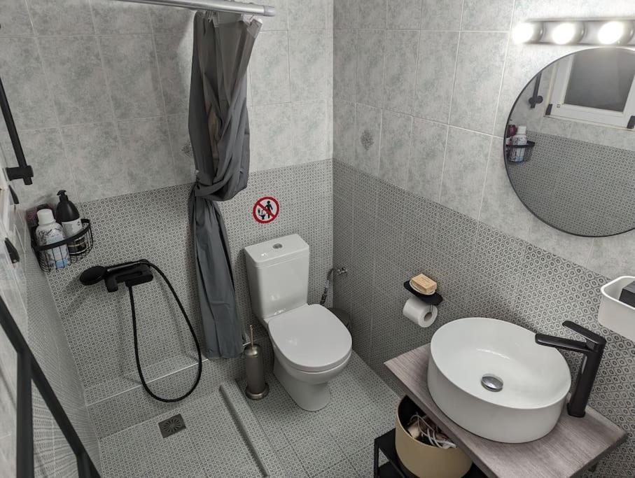 Cozy Apartm.Near Metro Ag.Marina Atenas Exterior foto